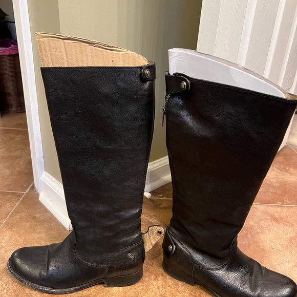 Frye Melissa Button Back Zip Boot - Picture 3 of 12